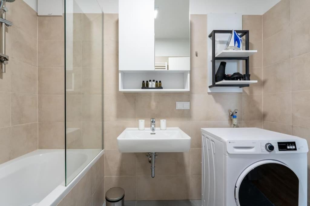 Urban 1Br Retreat, Easy City Link By Hm เวียนนา ภายนอก รูปภาพ