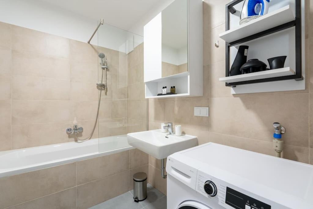 Urban 1Br Retreat, Easy City Link By Hm เวียนนา ภายนอก รูปภาพ
