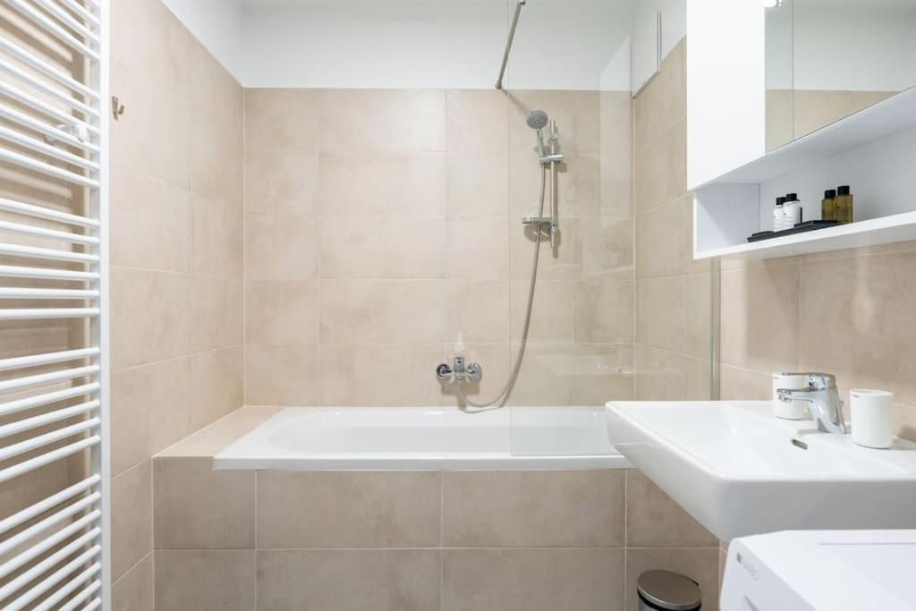 Urban 1Br Retreat, Easy City Link By Hm เวียนนา ภายนอก รูปภาพ